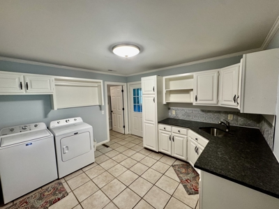 Charming Log Cabin with Modern Comforts on 4.28 Acres - image 4