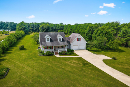 Charming Cape Cod-style home located in the desirable Rickman are - image 2