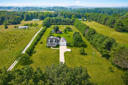 Charming Cape Cod-style home located in the desirable Rickman are - image 4