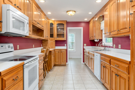 Charming Cape Cod-style home located in the desirable Rickman are - image 20