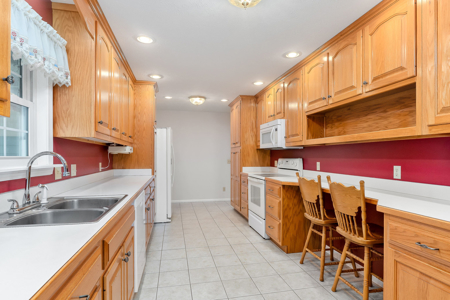 Charming Cape Cod-style home located in the desirable Rickman are - image 24