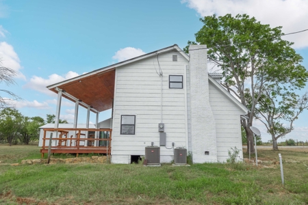 Charming Home on 10 Acres – 7600 CR 200, Brownwood - image 18