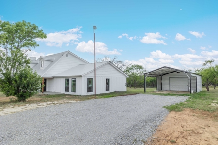 Charming Home on 10 Acres – 7600 CR 200, Brownwood - image 15
