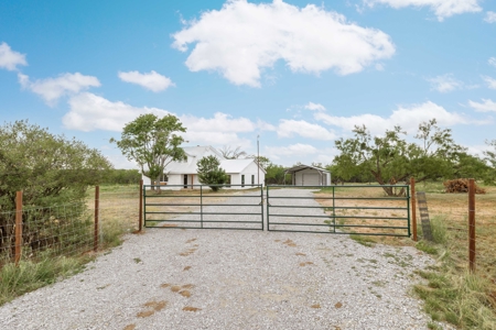 Charming Home on 10 Acres – 7600 CR 200, Brownwood - image 24