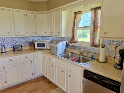 Country Home on 11 Acres for Sale in Caldwell County, MO - image 32