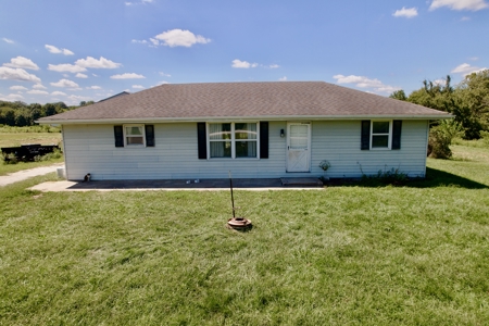 Country Home on 11 Acres for Sale in Caldwell County, MO - image 28
