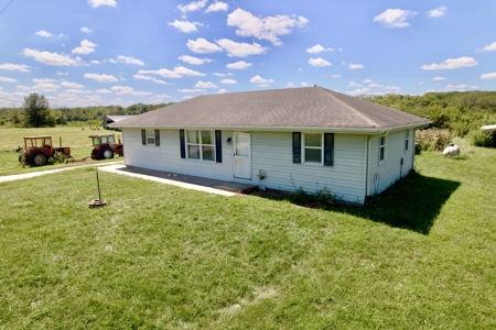 Country Home on 11 Acres for Sale in Caldwell County, MO - image 26