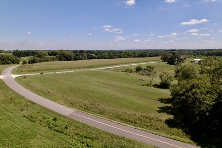 Country Home on 11 Acres for Sale in Caldwell County, MO - image 22