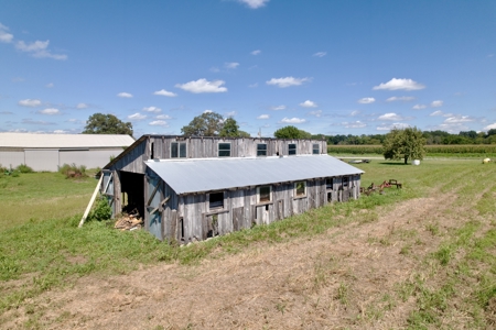 Country Home on 11 Acres for Sale in Caldwell County, MO - image 16