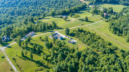 Discover Your Dream Lakefront Retreat in Byrdstown, TN - image 48