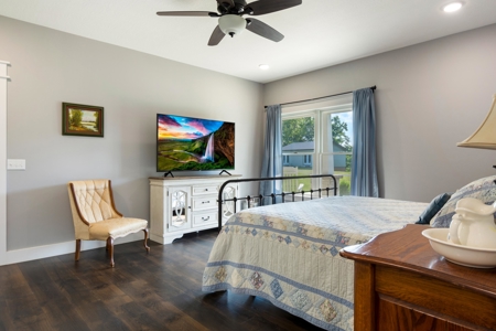 Discover Your Dream Lakefront Retreat in Byrdstown, TN - image 31