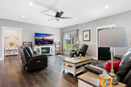 Discover Your Dream Lakefront Retreat in Byrdstown, TN - image 17