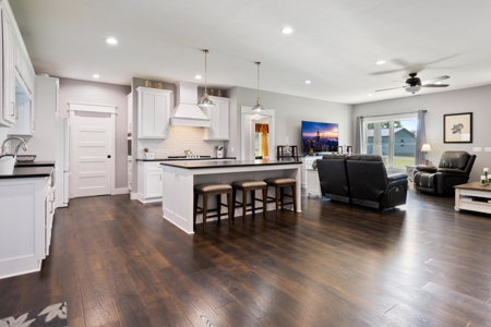 Discover Your Dream Lakefront Retreat in Byrdstown, TN - image 20