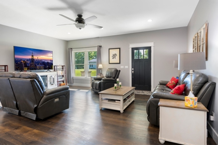 Discover Your Dream Lakefront Retreat in Byrdstown, TN - image 16