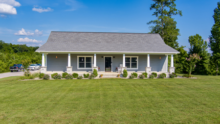 Discover Your Dream Lakefront Retreat in Byrdstown, TN - image 1