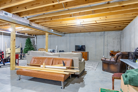 Discover Your Dream Lakefront Retreat in Byrdstown, TN - image 38