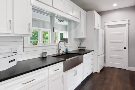 Discover Your Dream Lakefront Retreat in Byrdstown, TN - image 22