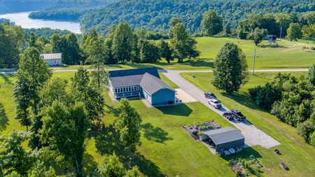 Discover Your Dream Lakefront Retreat in Byrdstown, TN - image 46