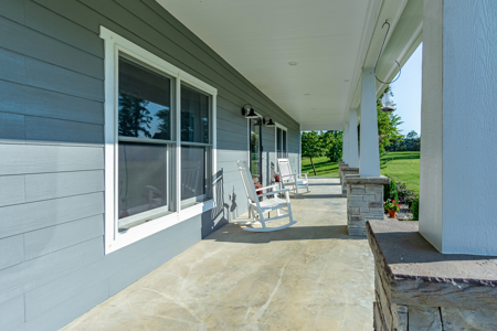 Discover Your Dream Lakefront Retreat in Byrdstown, TN - image 9