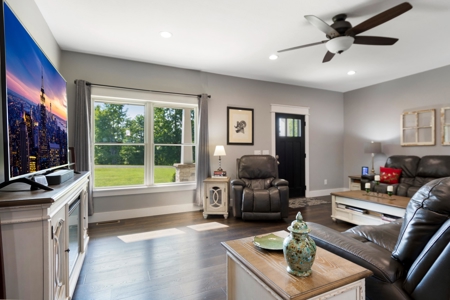 Discover Your Dream Lakefront Retreat in Byrdstown, TN - image 18