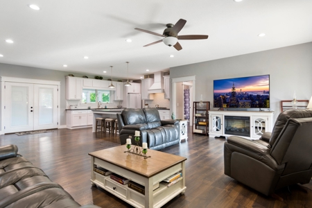 Discover Your Dream Lakefront Retreat in Byrdstown, TN - image 19