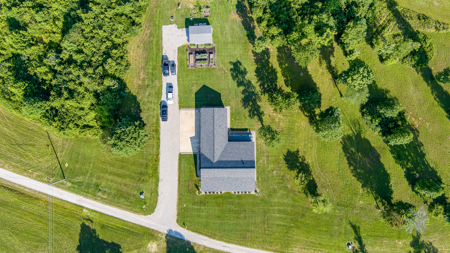 Discover Your Dream Lakefront Retreat in Byrdstown, TN - image 44