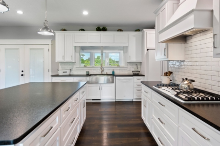 Discover Your Dream Lakefront Retreat in Byrdstown, TN - image 24