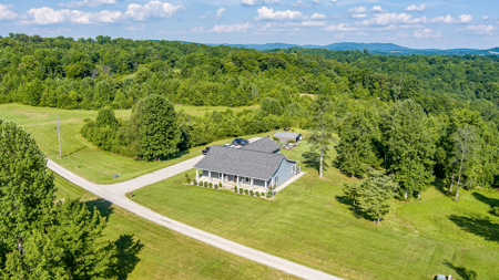 Discover Your Dream Lakefront Retreat in Byrdstown, TN - image 40