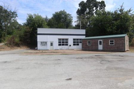 Commercial Building With Us Highway Frontage For Sale Salem AR - image 3