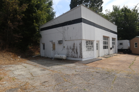 Commercial Building With Us Highway Frontage For Sale Salem AR - image 9
