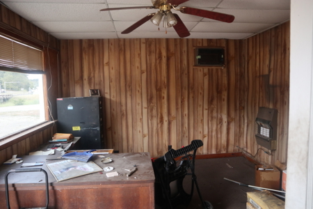 Commercial Building With Us Highway Frontage For Sale Salem AR - image 7