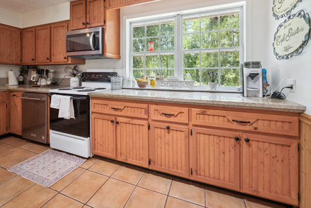 Family Style Home for Sale in Sanderson, Florida - image 22