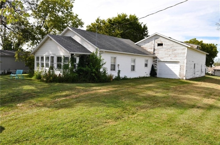 Half Acre Fixer Upper In City Limits - image 5