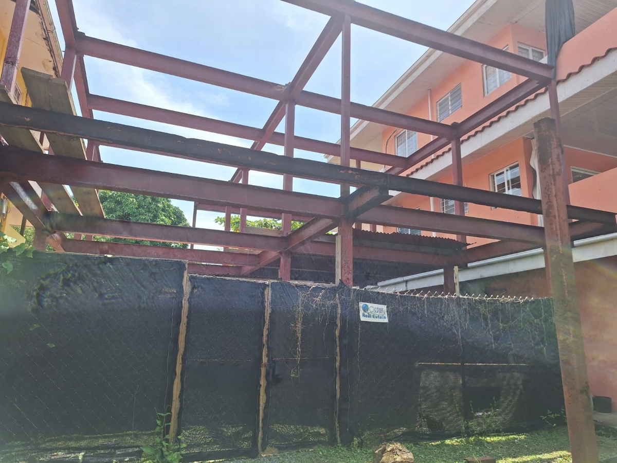 Prime 200 m² Titled Lot, Existing Structure — Bocas Town, Isla Colón - 6