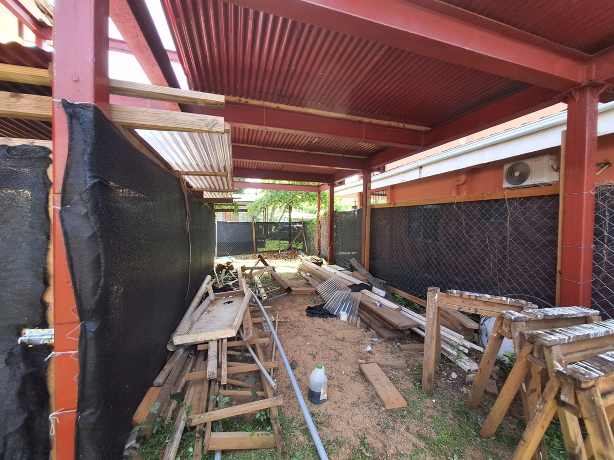 Prime 200 m² Titled Lot, Existing Structure — Bocas Town, Isla Colón - 4