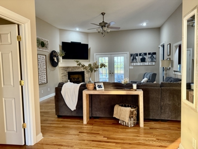 Beautiful 4-Bedroom, 3.5 Bathroom Home Near Barren River Lake - image 16