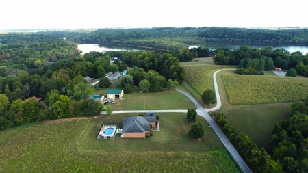 Beautiful 4-Bedroom, 3.5 Bathroom Home Near Barren River Lake - image 12