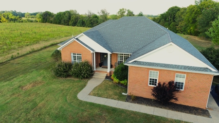 Beautiful 4-Bedroom, 3.5 Bathroom Home Near Barren River Lake - image 1