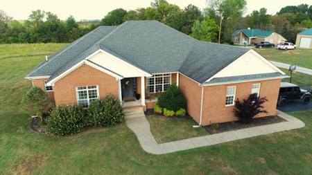 Beautiful 4-Bedroom, 3.5 Bathroom Home Near Barren River Lake - image 7