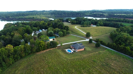 Beautiful 4-Bedroom, 3.5 Bathroom Home Near Barren River Lake - image 4
