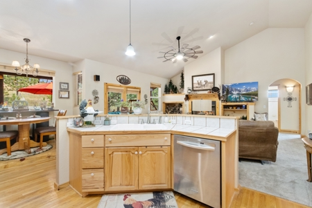 Mountain Property on 6.13 Acres with an Immense Workshop/Garage - image 9