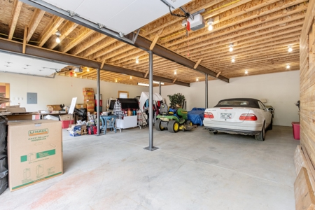 Mountain Property on 6.13 Acres with an Immense Workshop/Garage - image 12