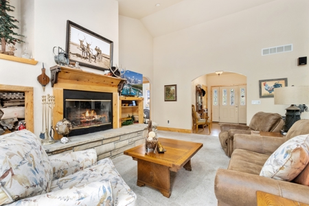 Mountain Property on 6.13 Acres with an Immense Workshop/Garage - image 7