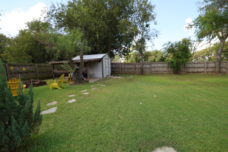 Home for Sale in Pilot Point TX – Shop, RV Parking, Near Square - image 13
