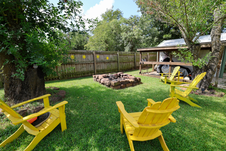 Home for Sale in Pilot Point TX – Shop, RV Parking, Near Square - image 16