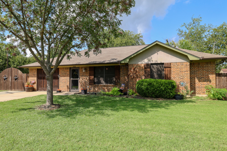 Home for Sale in Pilot Point TX – Shop, RV Parking, Near Square - image 1