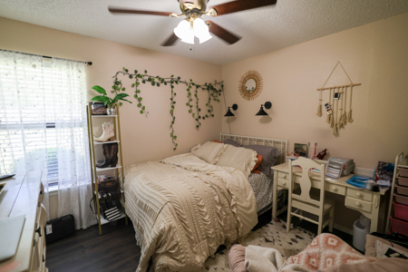 Home for Sale in Pilot Point TX – Shop, RV Parking, Near Square - image 7