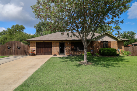 Home for Sale in Pilot Point TX – Shop, RV Parking, Near Square - image 2