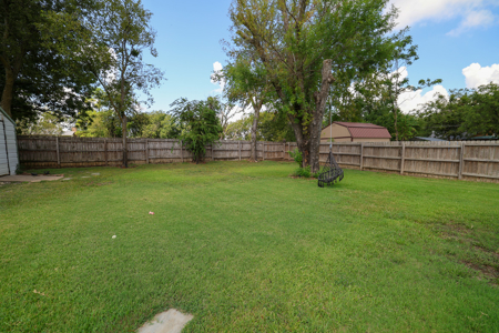 Home for Sale in Pilot Point TX – Shop, RV Parking, Near Square - image 12