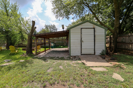 Home for Sale in Pilot Point TX – Shop, RV Parking, Near Square - image 14